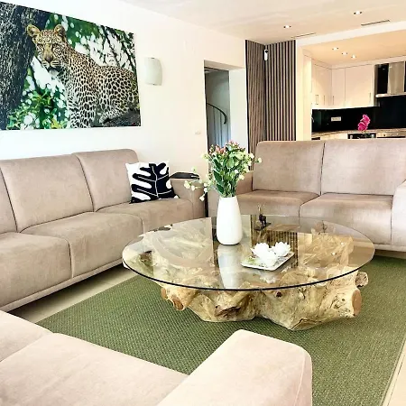Villa Lovely In The Location 10-12 Beds! Marbella
