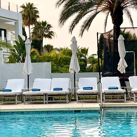 Lovely In The Location 10-12 Beds! Villa