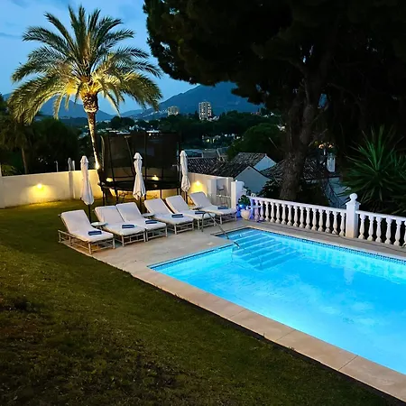 Lovely In The Location 10-12 Beds! Villa Marbella